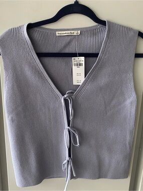 Abercrombie & Fitch Ribbed Tie-Front Sleeveless Vest